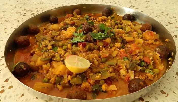 Undhiyu – Gujarat best Indian Snacks 